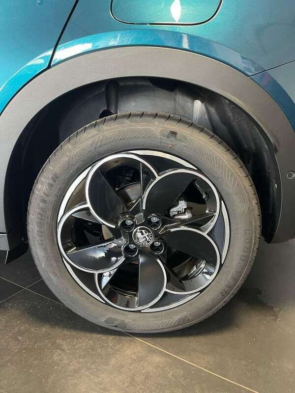 Nuova Alfa Romeo Junior Edizione Speciale 114 kW (156 CV) 2025 Blu navigli SUV