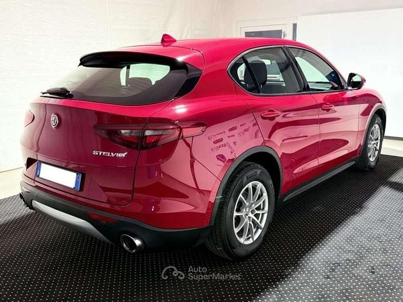 Usata Alfa Romeo Stelvio Business 160 CV (117 kW) 2019 Rosso pastello SUV