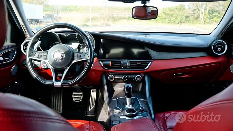 Käytetty Alfa Romeo Giulia Veloce 210 HP (154 kW) 2019 Harmaa Sedan