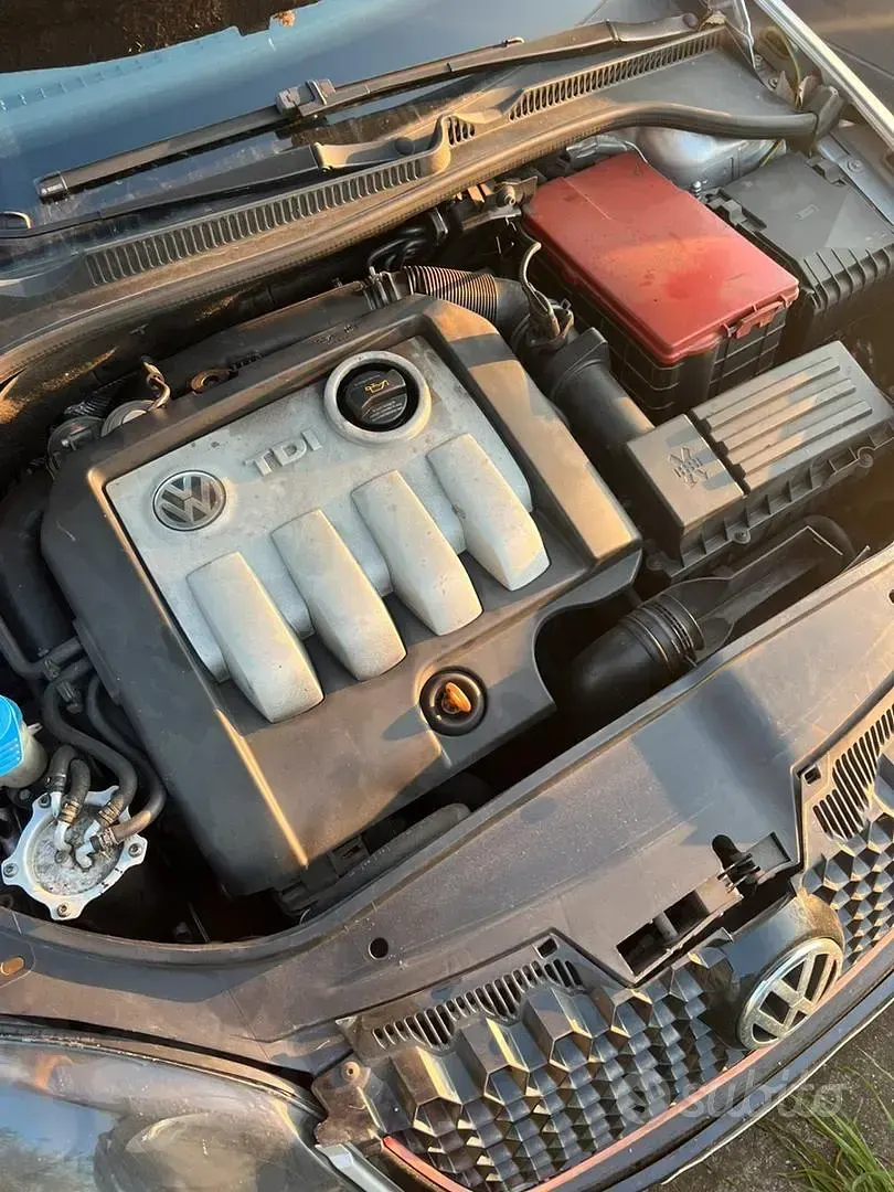 Usata VW Golf V 105 CV (77 kW) 2004 Grigio Utilitaria