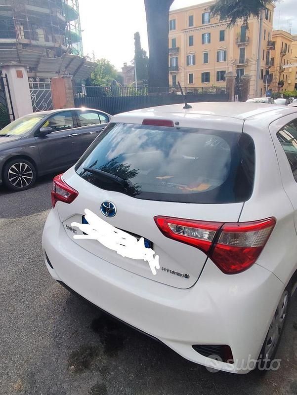Usata Toyota Yaris Hybrid 65 CV (47 kW) 2019 Bianco Utilitaria