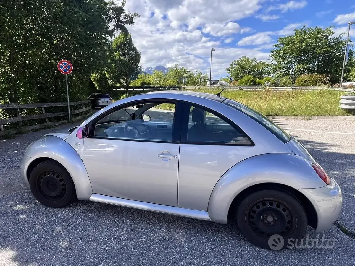 Usata VW New Beetle 102 CV (75 kW) 2003 Grigio Utilitaria