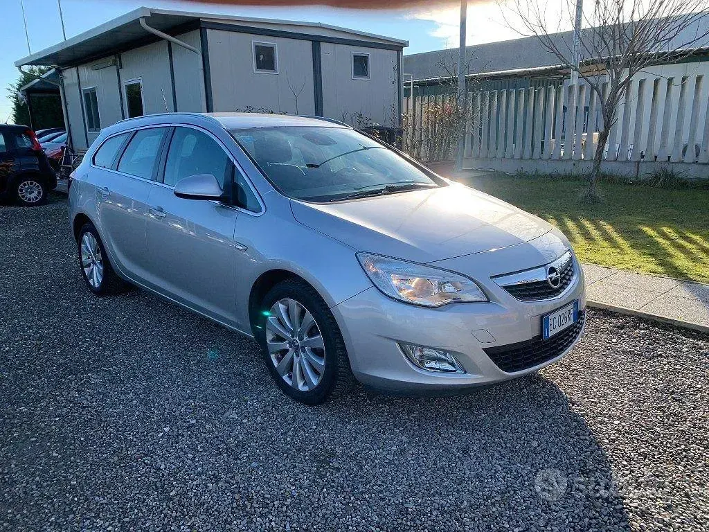 Usata Opel Astra Cosmo 116 CV (85 kW) 2011 Grigio Station wagon