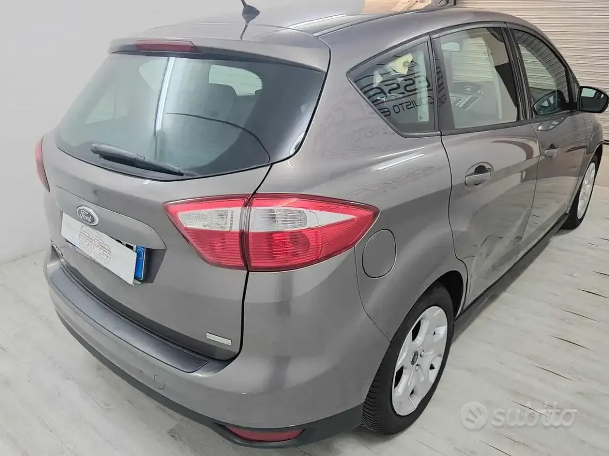 Käytetty Ford C-MAX Titanium 101 HP (74 kW) 2014 Harmaa Tila-auto