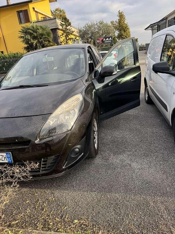 Usata 2010 Renault Scénic III Dynamique Monovolume | 3200 € (Buon prezzo) - Immagine 1/4