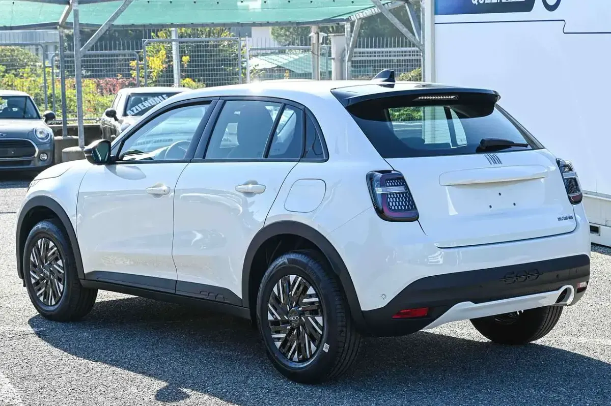 Nuova Fiat 600 101 CV (74 kW) 2025 Bianco SUV