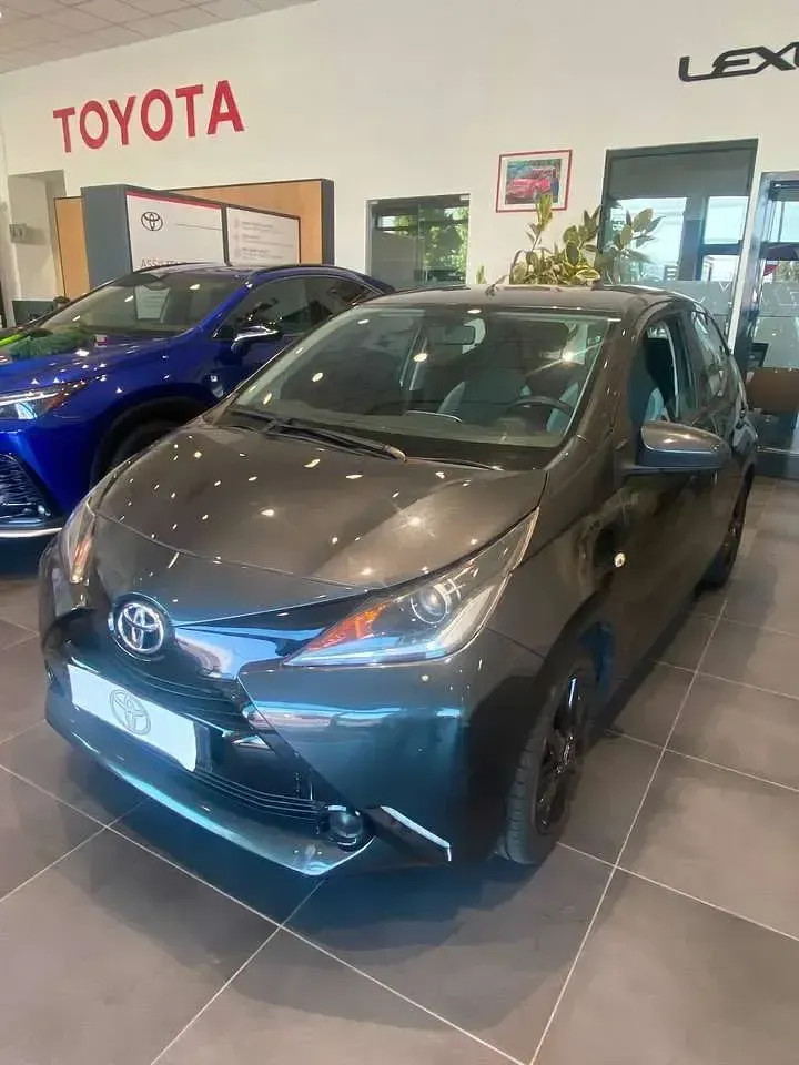 Usata Toyota Aygo Cool 69 CV (50 kW) 2017 Grigio Utilitaria