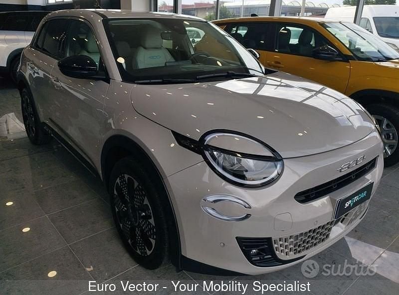 Usata Fiat 600 La Prima 110 CV (80 kW) 2025 Beige SUV