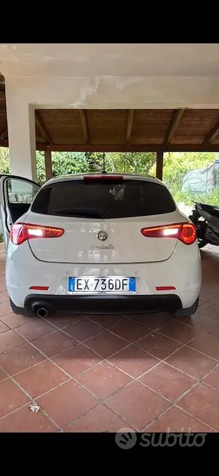 Usata Alfa Romeo Giulietta 105 CV (77 kW) 2014 Bianco Utilitaria