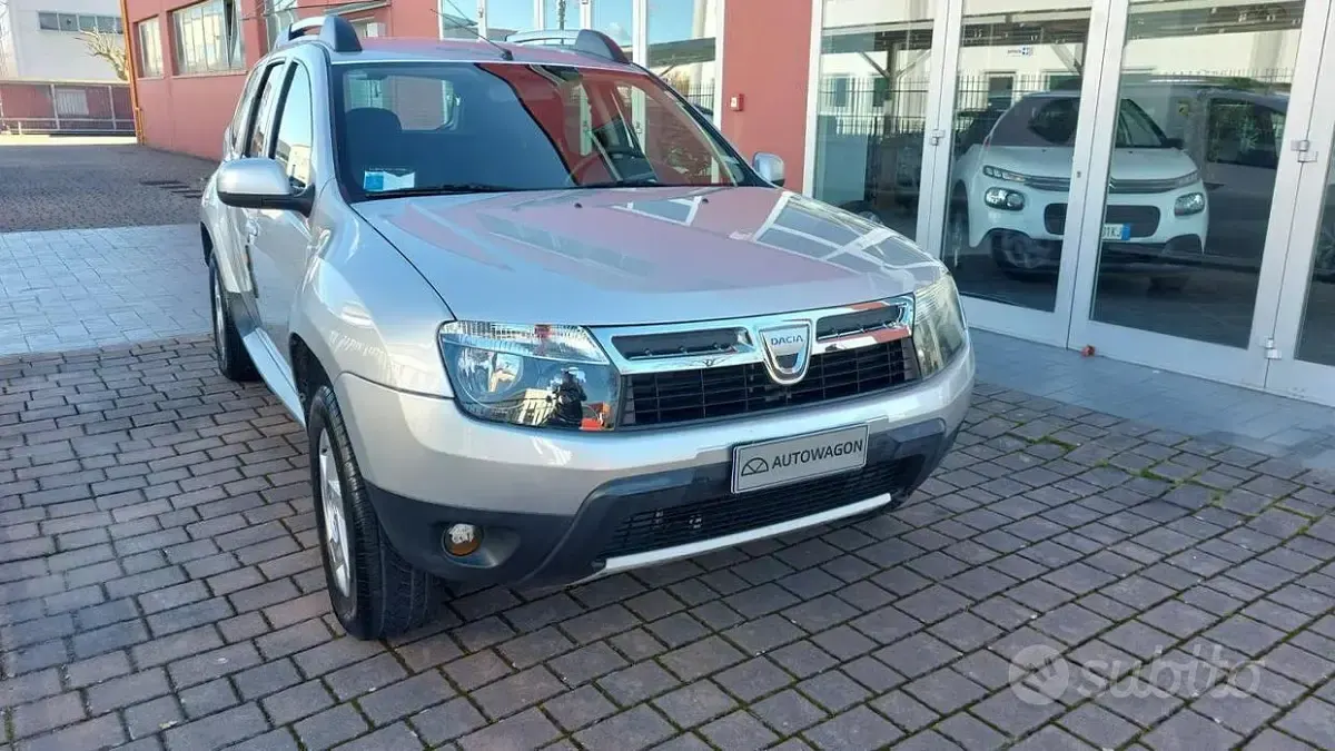 Usata Dacia Duster Lauréate 105 CV (77 kW) 2011 Grigio SUV