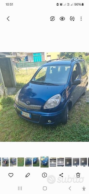Usata Toyota Yaris Verso 86 CV (63 kW) 2002 Blu Monovolume