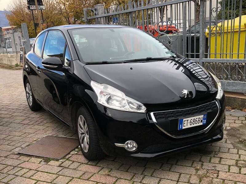 Usato 2014 Peugeot 208 1.2 Benzin 82 CV (6.990 €)