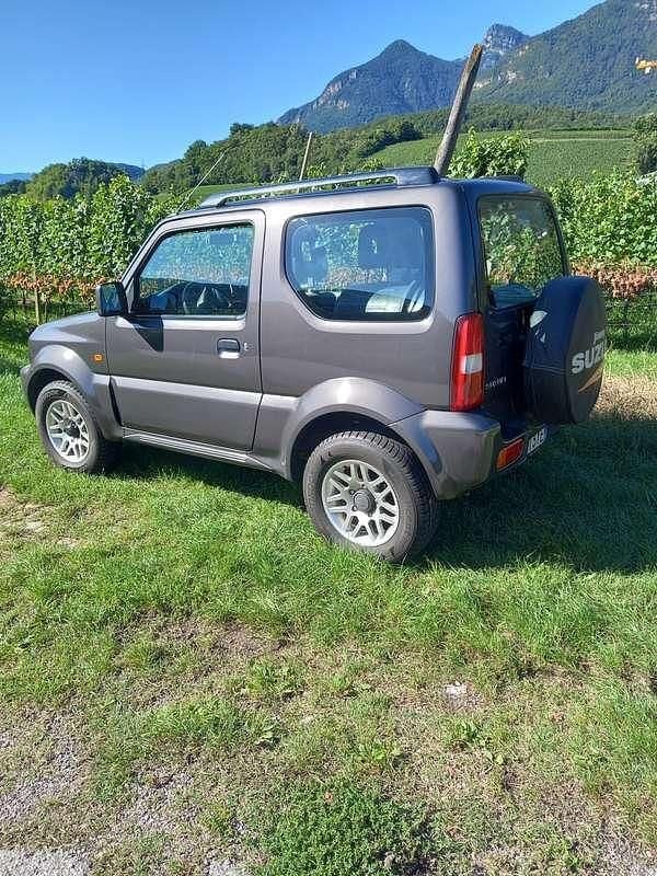 Usata Suzuki Jimny 86 CV (63 kW) 2010 Grigio SUV