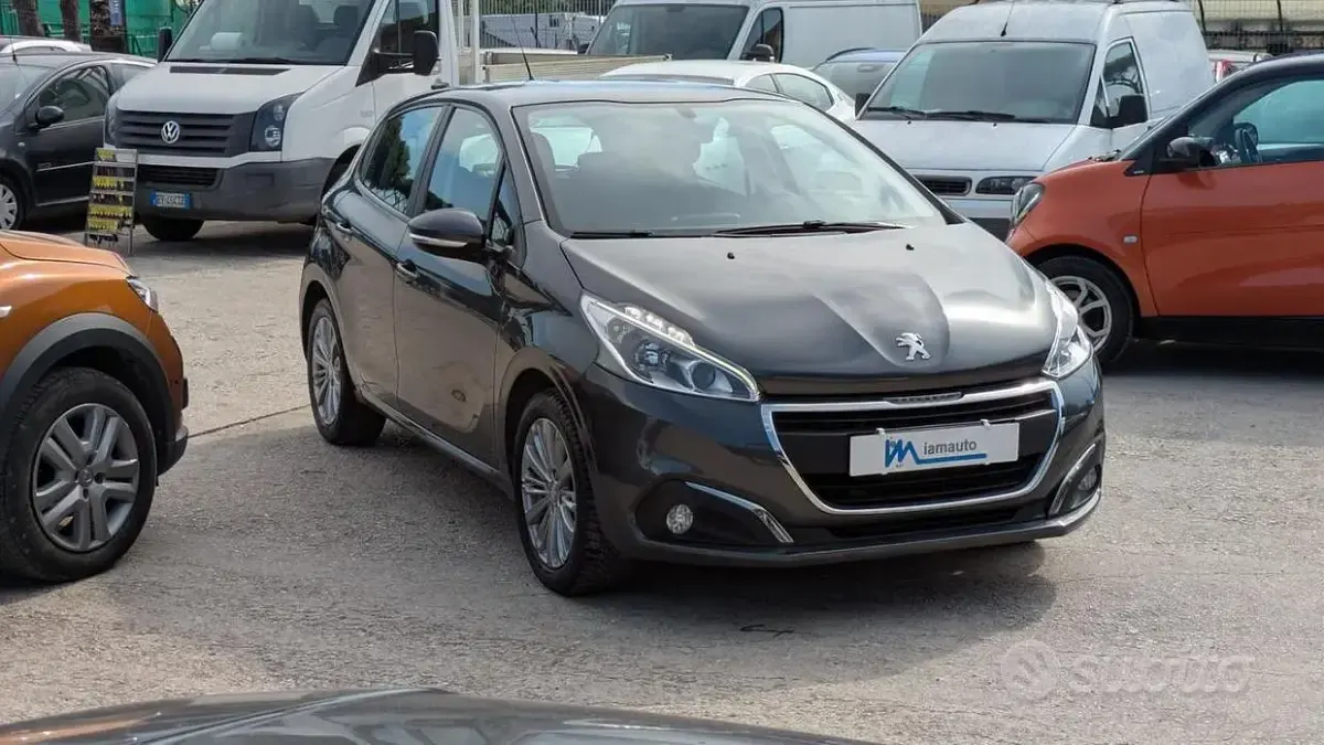 Usata Peugeot 208 82 CV (60 kW) 2016 Grigio Utilitaria
