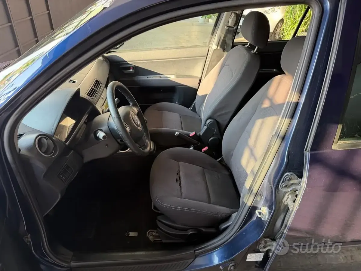 Usata Mazda 2 68 CV (50 kW) 2006 Bluazzurro Utilitaria