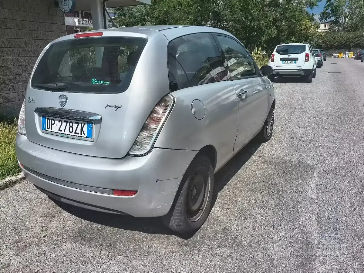 Usata Lancia Ypsilon 75 CV (55 kW) 2008 Grigio Utilitaria