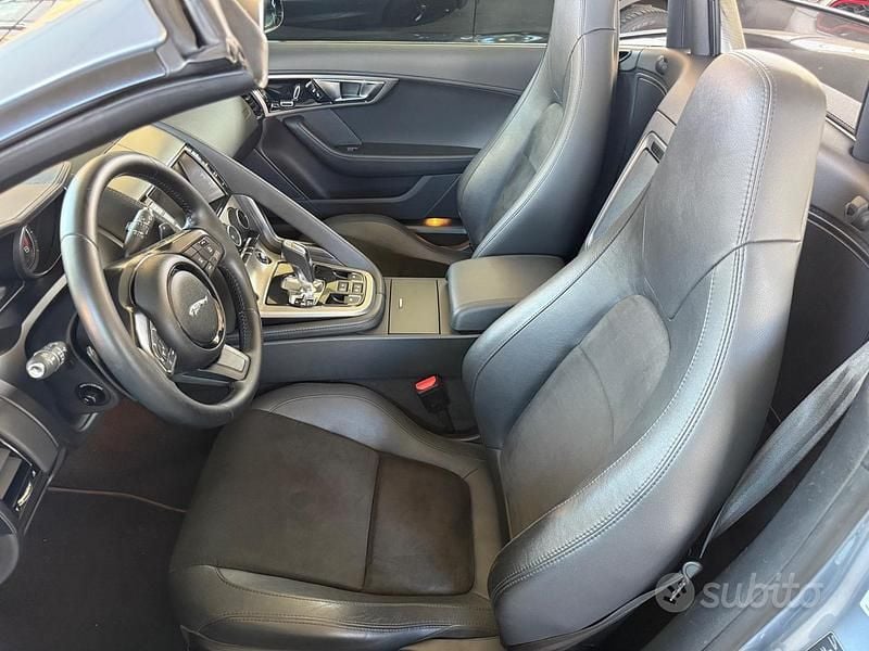 Usata Jaguar F-Type 340 CV (250 kW) 2015 Grigio Cabrio