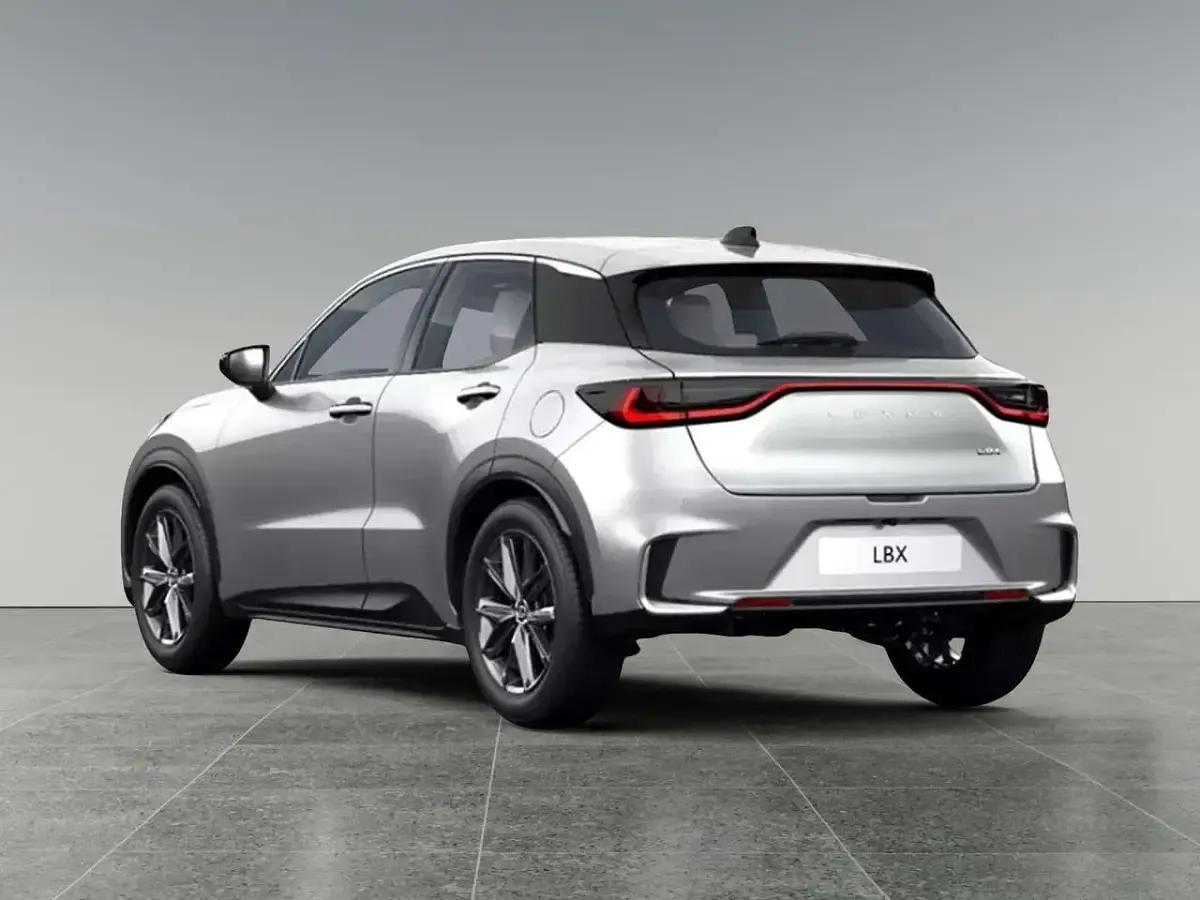 Nuova Lexus LBX 136 CV (100 kW) 2025 Argento SUV