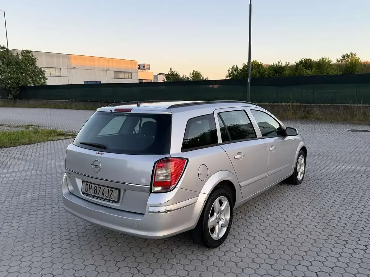 Usata Opel Astra Club 90 CV (66 kW) 2007 Other Station wagon