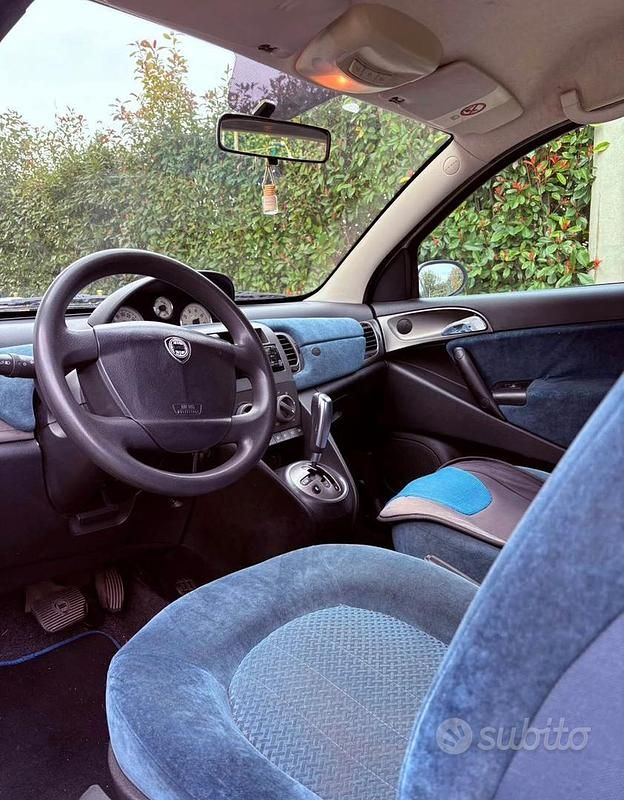 Begagnad Lancia Ypsilon 70 HK (51 kW) 2005 Grå Halvkombi