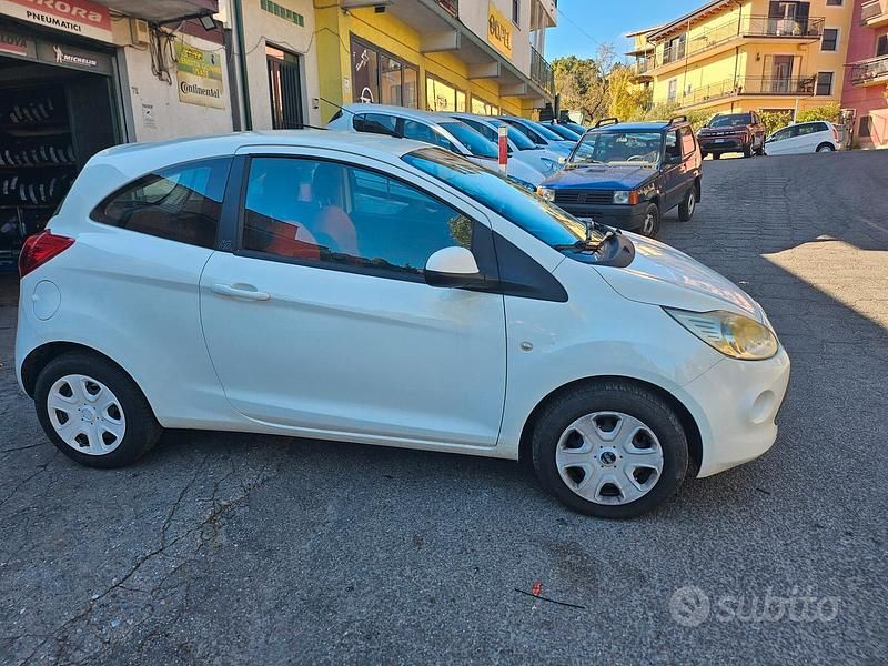 Bianco Usata 2009 Ford Ka Tre volumi | 4499 € (Buon prezzo) - Immagine 1/4