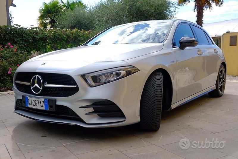 Usata Mercedes A180 Premium 116 CV (85 kW) 2022 Grigio Berlina