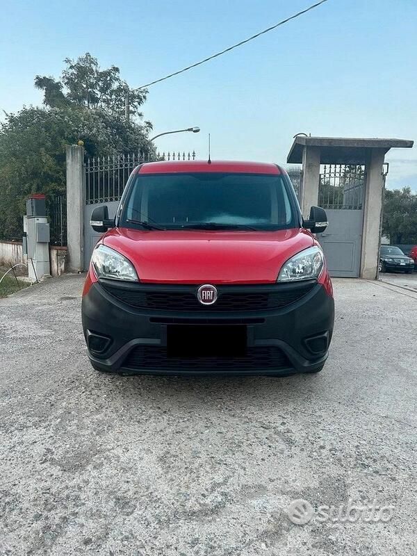 Usata Fiat Doblò 95 CV (69 kW) 2016 Rosso Monovolume