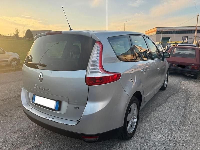 Usata Renault Grand Scénic III Luxe 130 CV (95 kW) 2011 Grigio Monovolume