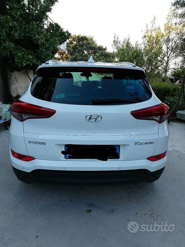 Usata Hyundai Tucson Xpossible 141 CV (103 kW) 2016 Bianco SUV