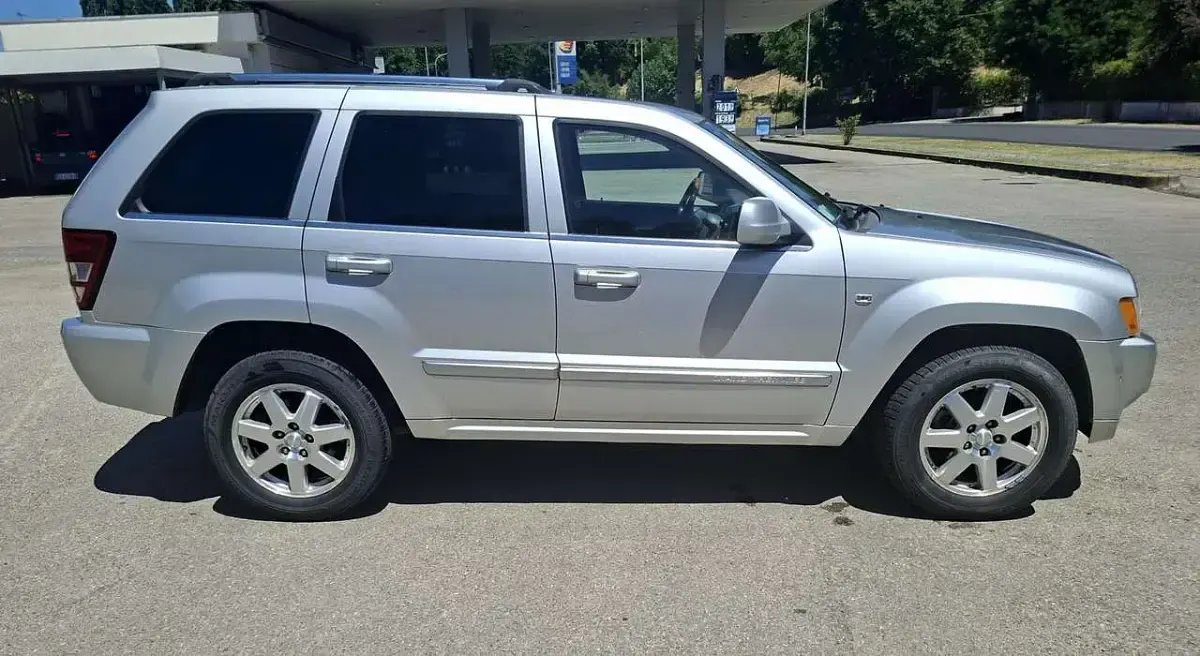 Usata Jeep Grand Cherokee Overland 218 CV (160 kW) 2007 Argento SUV