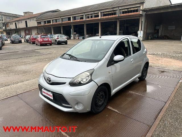 Usata Toyota Aygo Connect Style 67 CV (49 kW) 2012 Argento Utilitaria