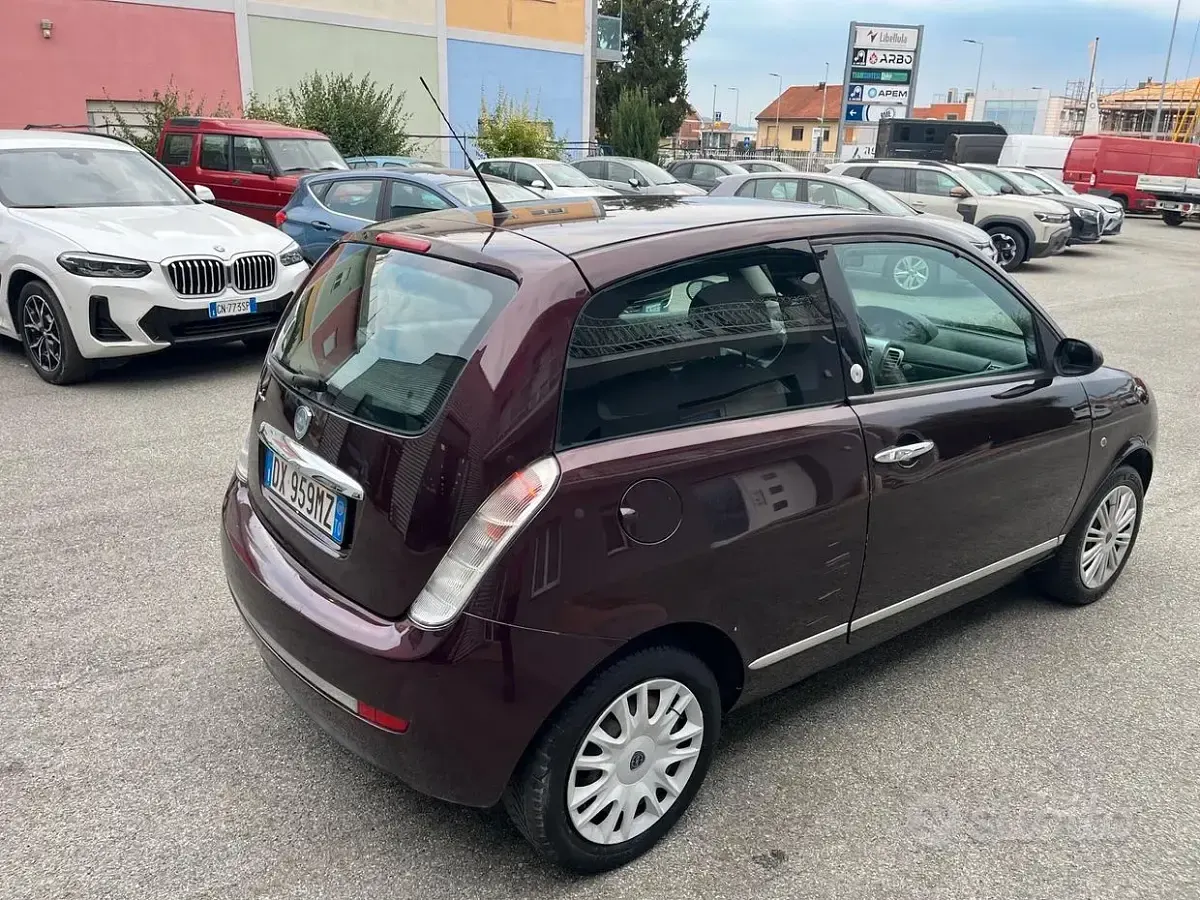 Usata Lancia Ypsilon 77 CV (56 kW) 2009 Viola Utilitaria