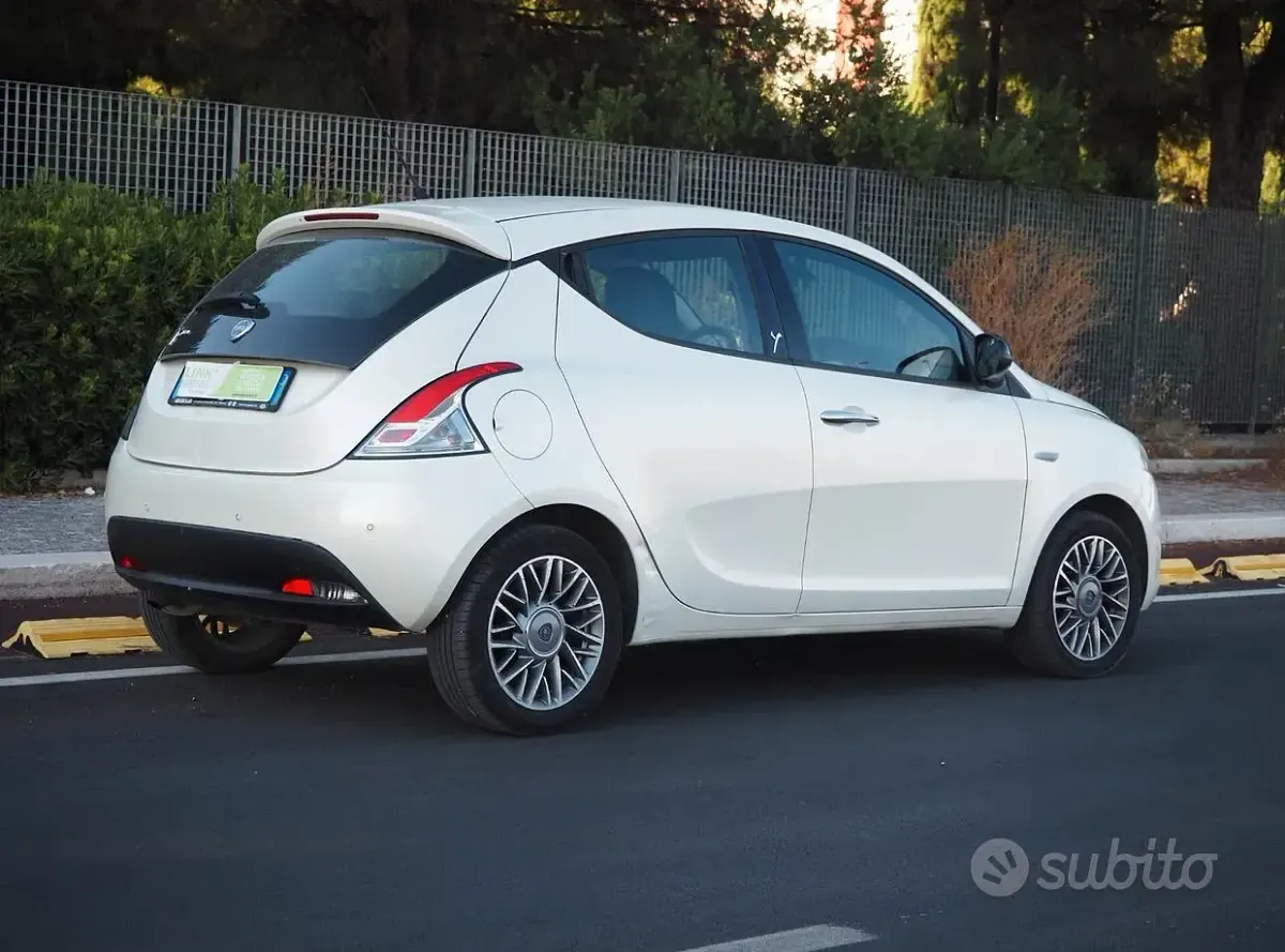 Usata Lancia Ypsilon Silver 69 CV (50 kW) 2011 Bianco Utilitaria