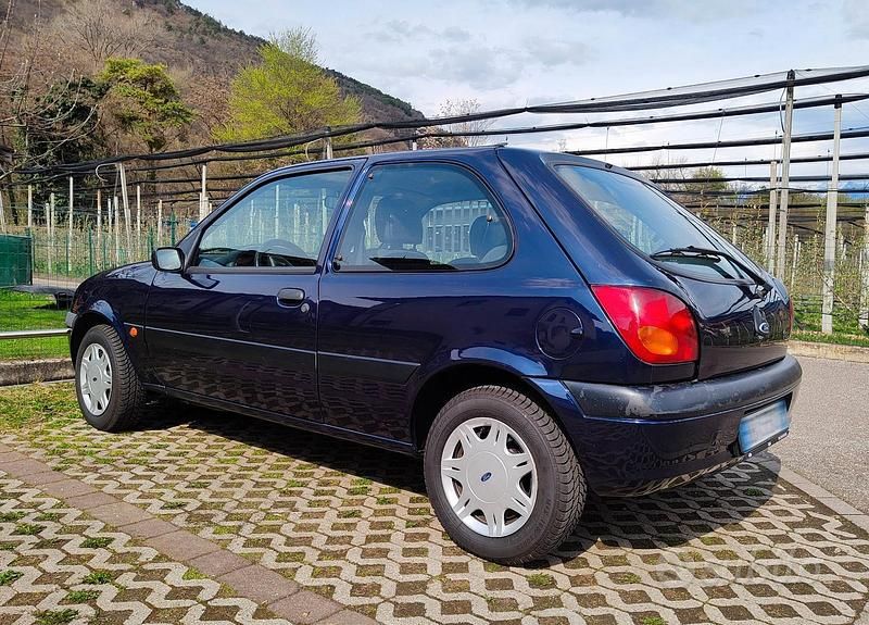 Usata Ford Fiesta 75 CV (55 kW) 2002 Blu Utilitaria