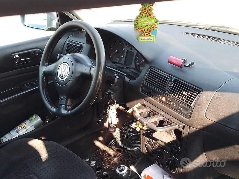 Usata VW Golf IV 110 CV (80 kW) 2002 Grigio Berlina