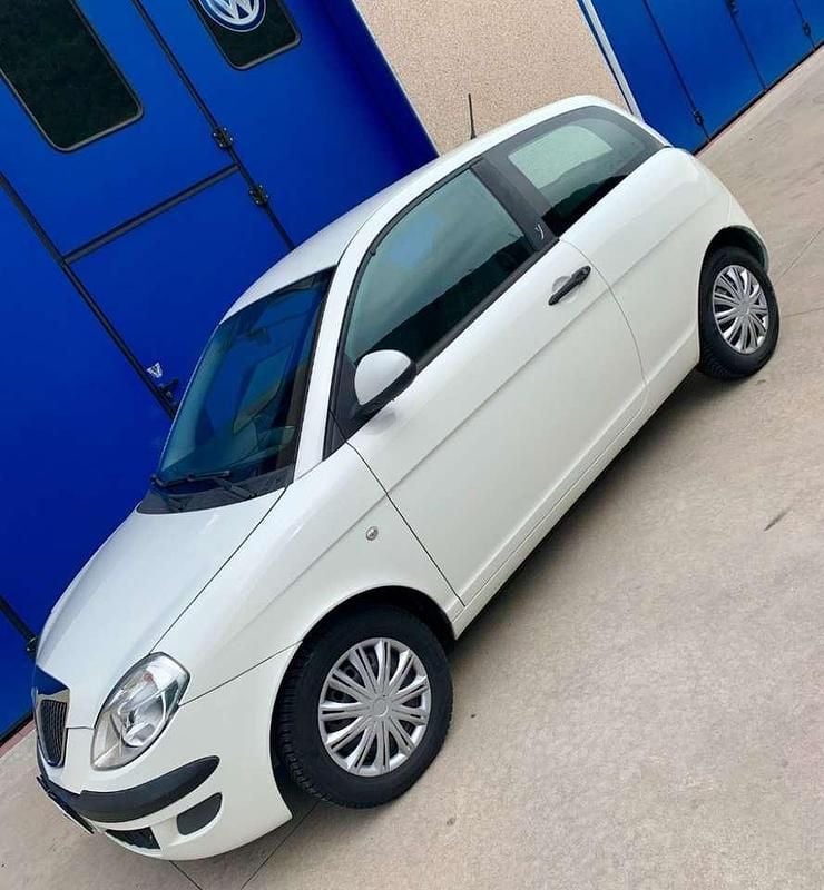 Usata Lancia Ypsilon 69 CV (50 kW) 2010 Bianco pastello Utilitaria