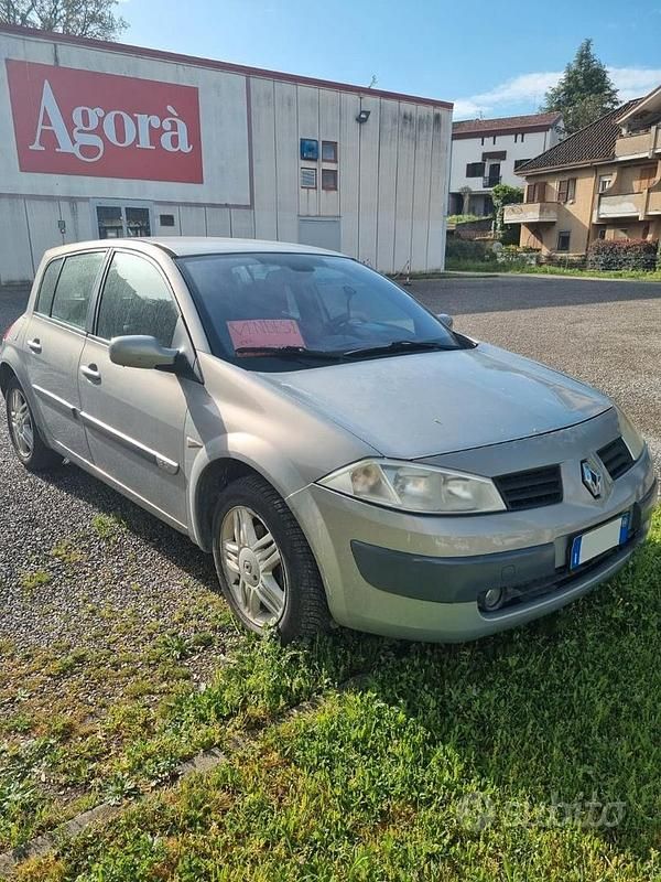 Usata Renault Mégane II 100 CV (73 kW) 2004 Grigio Utilitaria