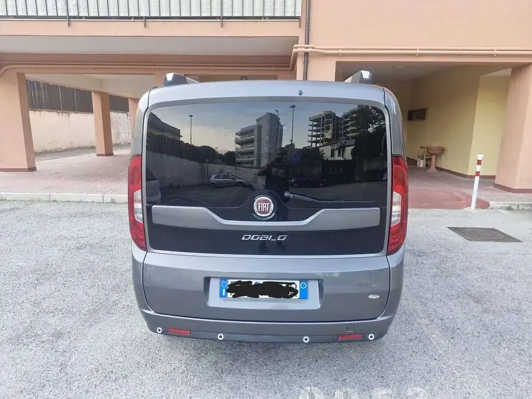 Usata Fiat Doblò Easy 120 CV (88 kW) 2017 Grigio Monovolume