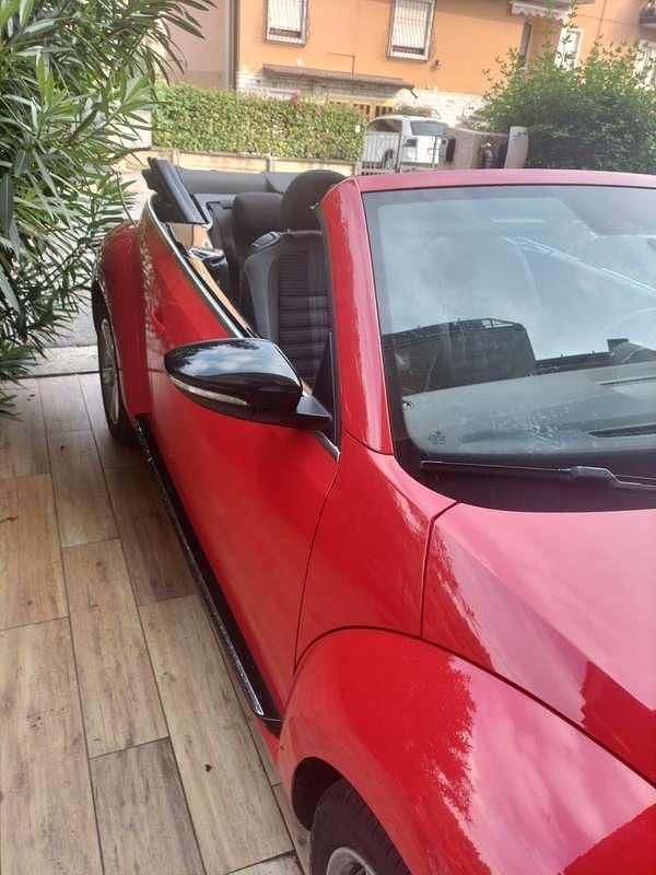 Usata VW Beetle Cabriolet Sportline 140 CV (102 kW) 2013 Rosso Cabrio