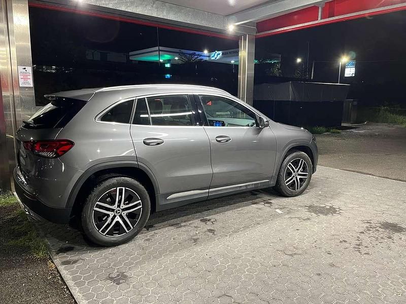 Usata Mercedes GLA200 150 CV (110 kW) 2020 Grigio SUV