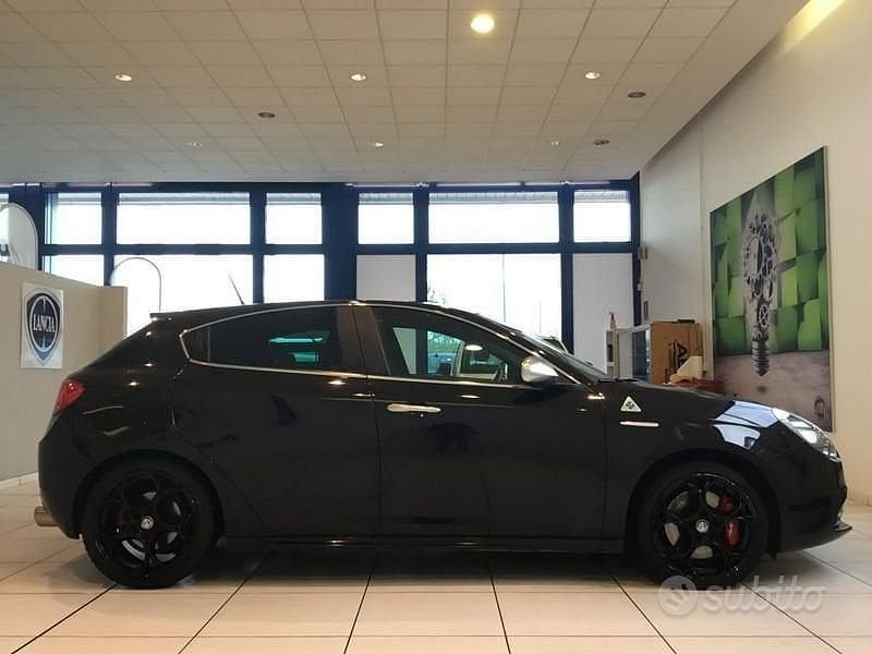 Usata Alfa Romeo Giulietta Quadrifoglio 241 CV (177 kW) 2014 Nero Utilitaria