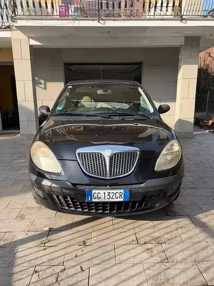 Usata Lancia Ypsilon 60 CV (44 kW) 2006 Nero Utilitaria