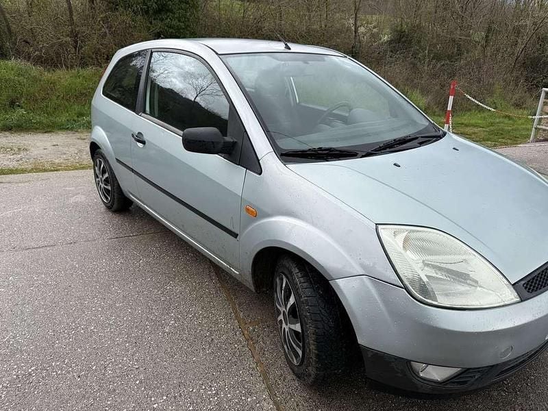 Gebraucht Ford Fiesta Ambiente 75 PS (55 kW) 2004 Kleinwagen