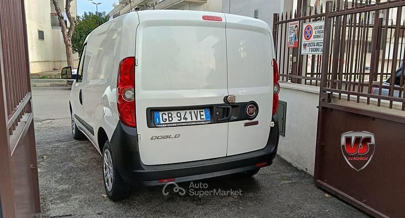 Usata Fiat Doblò 105 CV (77 kW) 2020 Bianco Monovolume