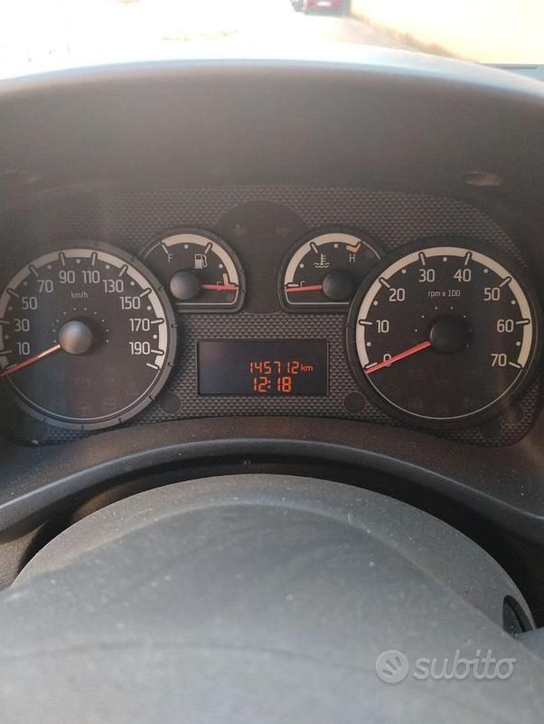 Giallo Usata 2010 Fiat Panda Monovolume | 5500 € - Immagine 1/4