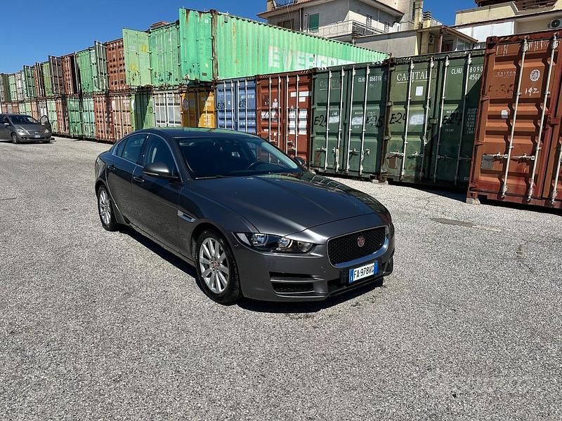 Usata Jaguar XE Pure 179 CV (131 kW) 2016 Grigio Berlina