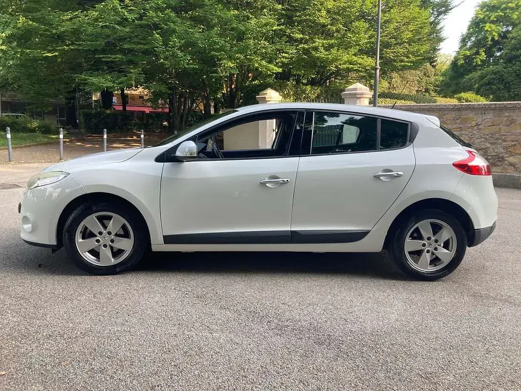 Usata Renault Mégane Dynamique 110 CV (80 kW) 2010 Bianco Berlina
