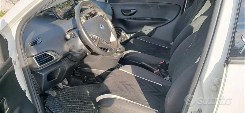 Usata Lancia Ypsilon 2016 Bianco Utilitaria