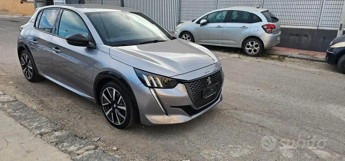 Usata Peugeot 208 GT 131 CV (96 kW) 2020 Grigio Utilitaria