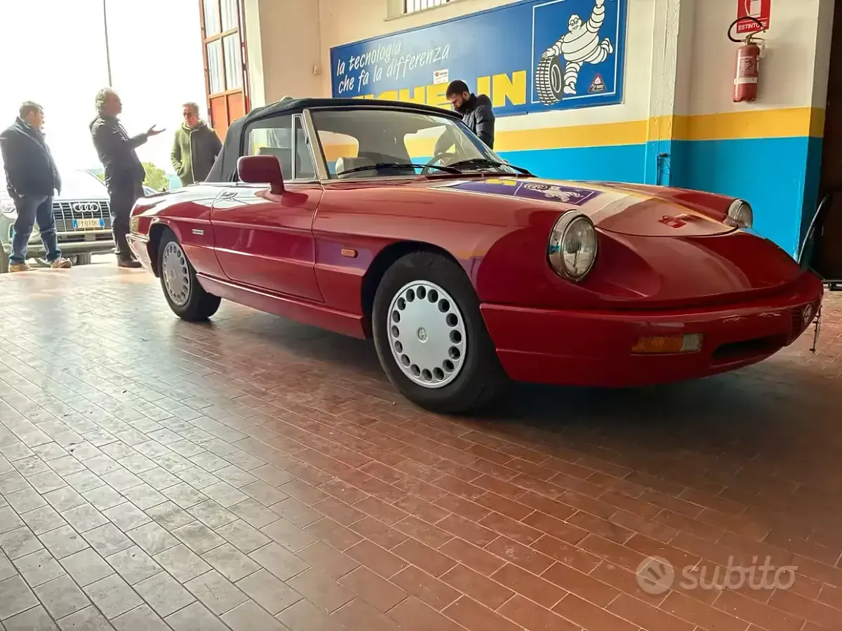 Usata Alfa Romeo Spider 106 CV (77 kW) 1991 Rosso Cabrio